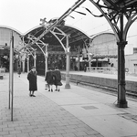 859340 Afbeelding van de werkzaamheden aan het N.S.-station Utrecht C.S. te Utrecht ten behoeve van de bouw van de ...